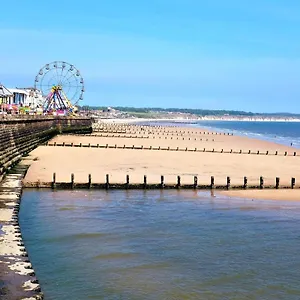 https://sea-front-apartment-with-massage-shower-sky-tv-great-location.yorkshirehotels.net