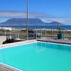 https://cape-town-beachfront-accommodation-in-blouberg.hotels-capetown.com